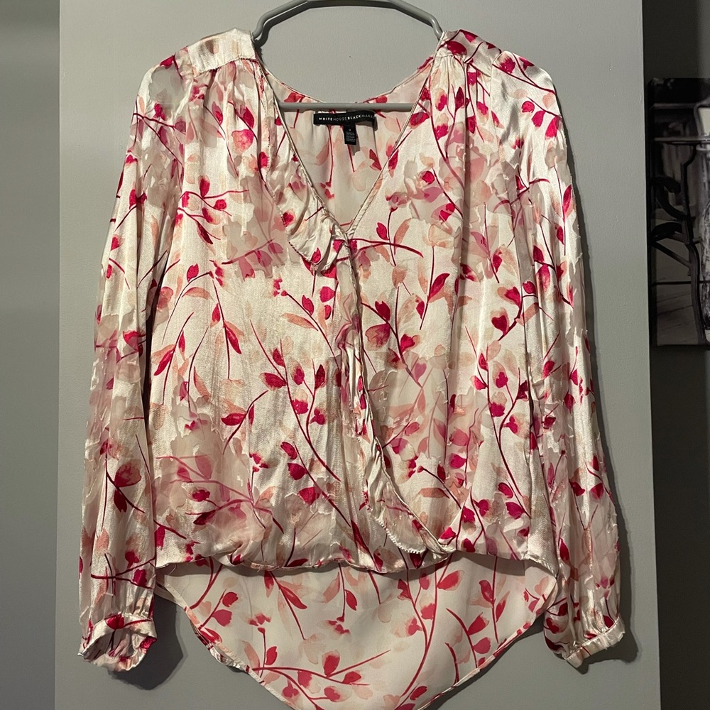 Cute shimmery white house black market dressy top